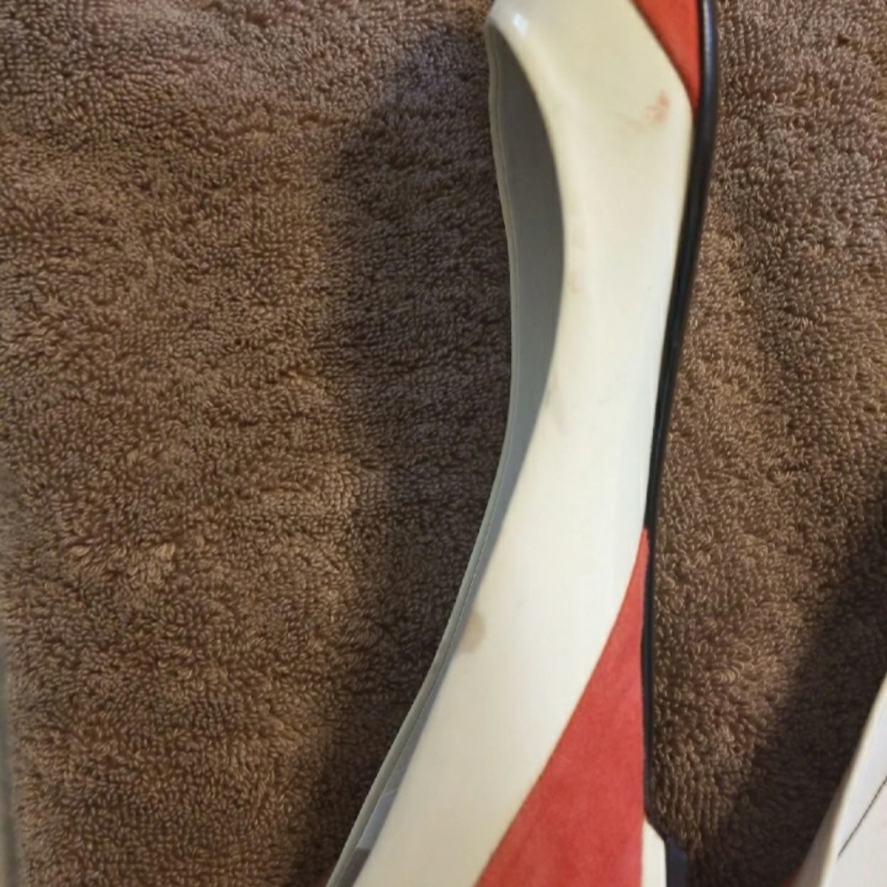 Authentic vintage Gucci Flats - Picture 9 of 11